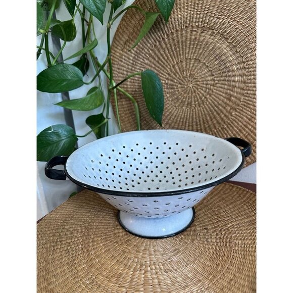 Vintage white and black kitchen colander - Picture 1 of 12